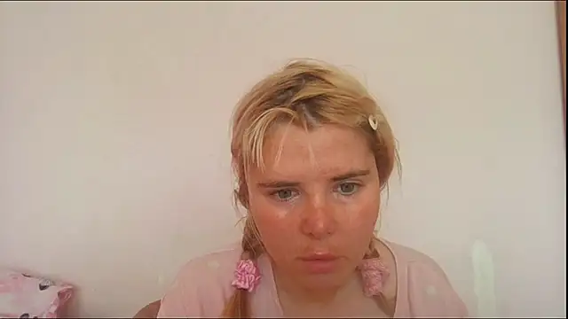 Snapshot of HornyElena chatting on 06-16-26, 08:14 HornyElena online show from 06-16-26, 08:14