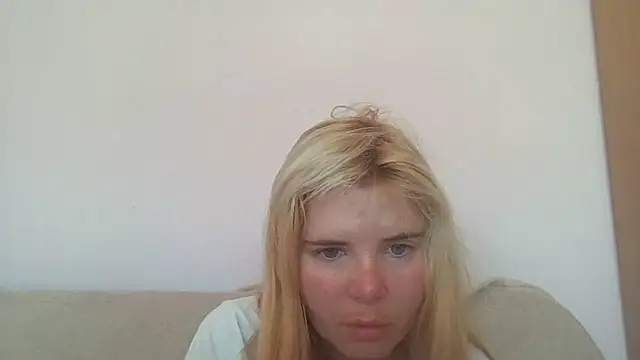 Snapshot of HornyElena chatting on 06-22-26, 08:11 HornyElena online show from 06-22-26, 08:11