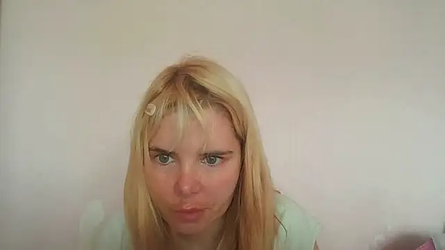 Snapshot of HornyElena chatting on 07-01-26, 08:14 HornyElena online show from 07-01-26, 08:14