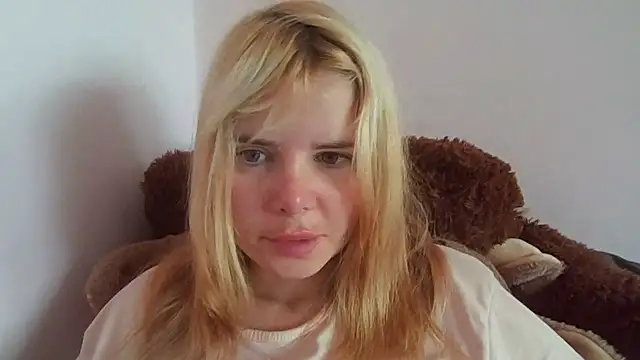 Snapshot of HornyElena chatting on 07-06-26, 08:10 HornyElena online show from 07-06-26, 08:10
