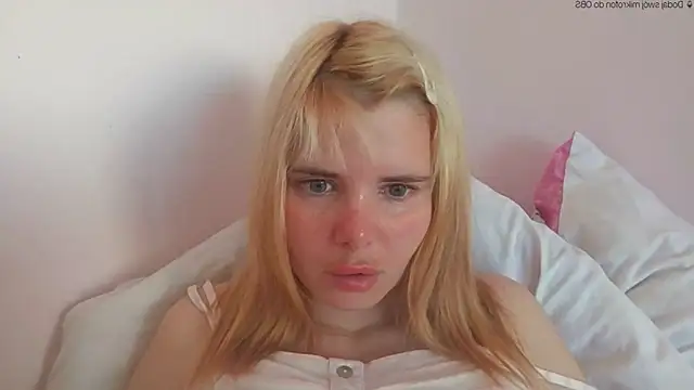 Snapshot of HornyElena chatting on 06-02-26, 02:50 HornyElena online show from 06-02-26, 02:50
