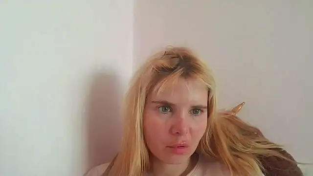 Snapshot of HornyElena chatting on 07-19-26, 10:12 HornyElena online show from 07-19-26, 10:12