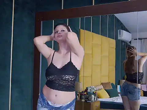 Snapshot of DiamondAlena chatting on 11-10-25, 07:35 DiamondAlena online show from 11-10-25, 07:35