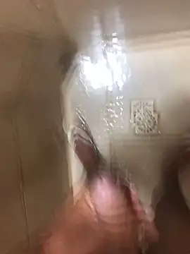 Snapshot of Luan1267 chatting on 12-22-25, 08:53 Luan1267 online show from 12-22-25, 08:53