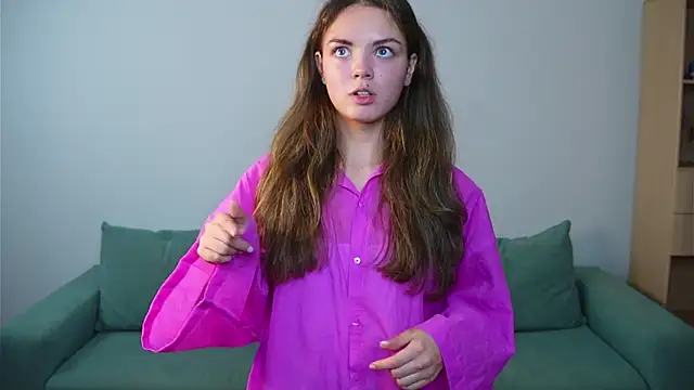 Snapshot of LaurelSatunas chatting on 11-15-25, 07:34 LaurelSatunas online show from 11-15-25, 07:34