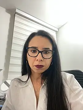 Snapshot of Vicky_ro chatting on 11-06-25, 12:14 Vicky ro online show from 11-06-25, 12:14