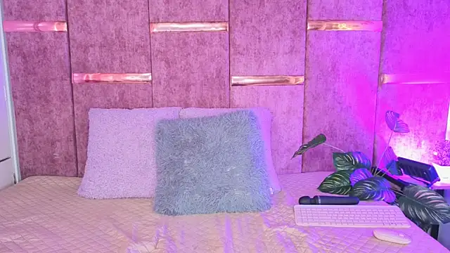  ViolletteNoir  online show from 12-20-25, 08:12