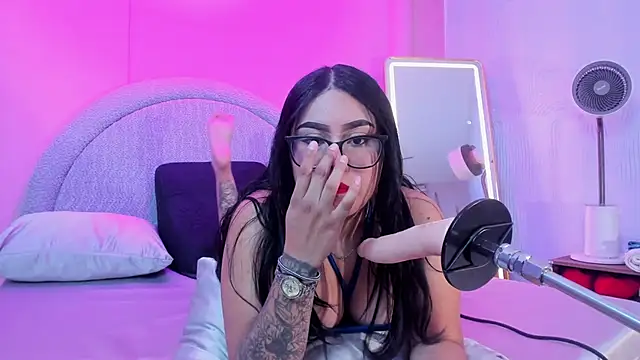 Amy whittee online show from 11-11-25, 07:30