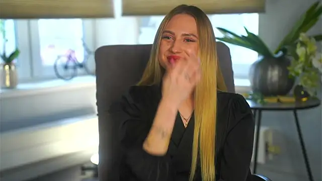 Snapshot of FreidaLerew chatting on 11-06-25, 05:11 FreidaLerew online show from 11-06-25, 05:11