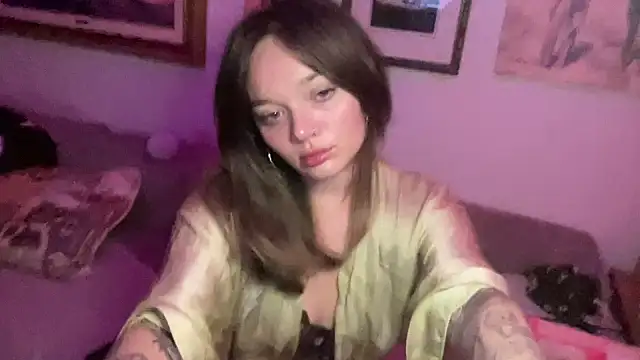 Snapshot of angelgirl98 chatting on 04-06-26, 06:03 angelgirl98 online show from 04-06-26, 06:03