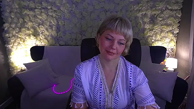 Snapshot of AmaraNights chatting on 06-17-26, 08:30 AmaraNights online show from 06-17-26, 08:30