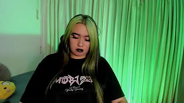 Lilith Zenith  online show from 12-15-25, 04:07