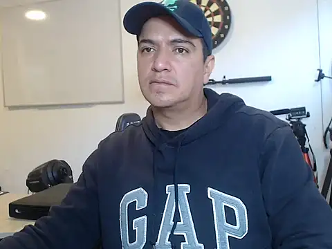 Snapshot of yayo_33 chatting on 11-06-25, 08:57 yayo 33 online show from 11-06-25, 08:57