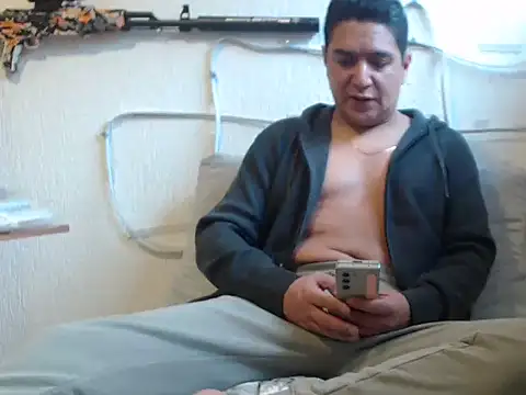 Snapshot of yayo_33 chatting on 12-15-25, 08:14 yayo 33 online show from 12-15-25, 08:14