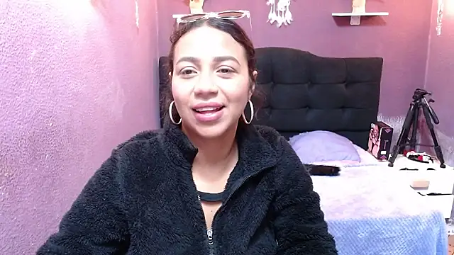 monika 256 online show from 12-17-25, 01:05