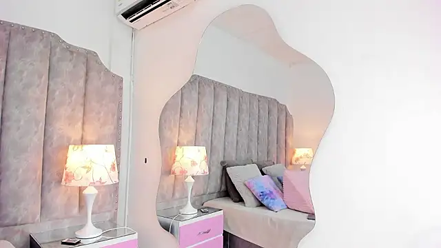 Snapshot of RubyCrox chatting on 02-26-26, 08:20 RubyCrox online show from 02-26-26, 08:20