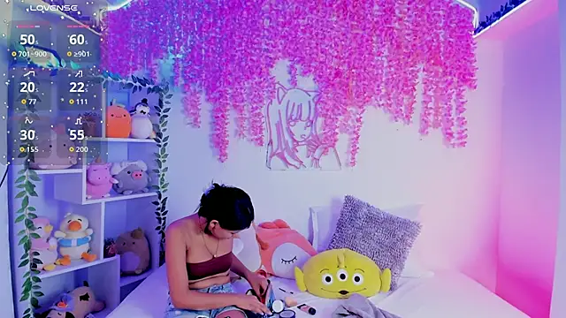 Snapshot of _hanna_sky chatting on 11-08-25, 03:48 hanna sky online show from 11-08-25, 03:48