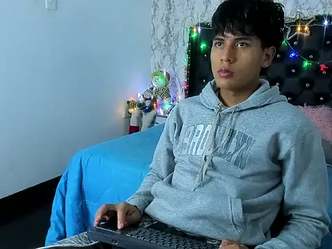 Valentino Lane online show from 12-23-25, 02:00