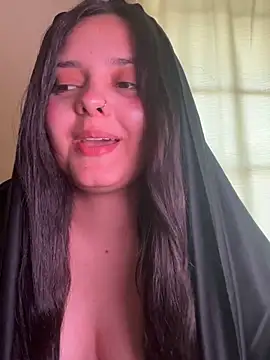 Snapshot of candicewest_ chatting on 05-13-26, 05:31 candicewest online show from 05-13-26, 05:31