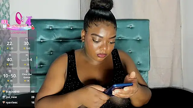 Tamaramilleer online show from 12-18-25, 02:32