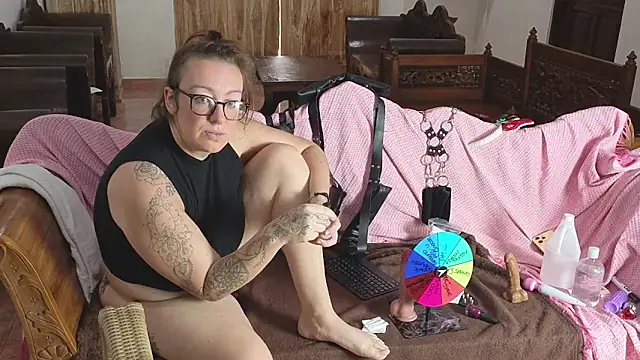 JadeStarUK online show from 12-15-25, 01:44