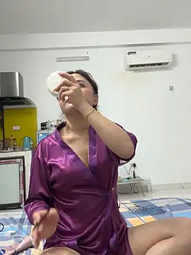 Snapshot of hellela-a chatting on 11-08-25, 07:06 hellela-a online show from 11-08-25, 07:06