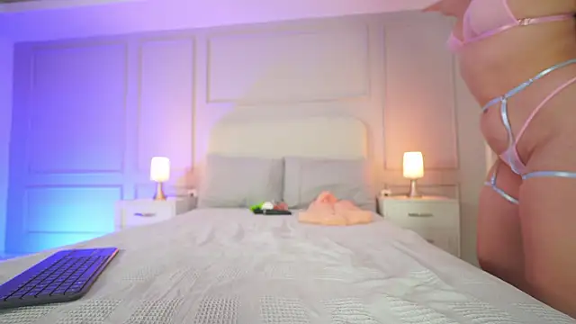 hanna  w online show from 11-28-25, 03:17