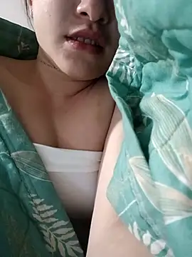 Snapshot of jerry-babe chatting on 11-10-25, 12:15 jerry-babe online show from 11-10-25, 12:15