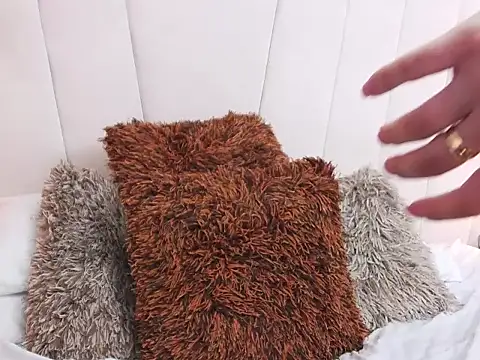 Snapshot of MarianaVillaloboz chatting on 11-12-25, 12:26 MarianaVillaloboz online show from 11-12-25, 12:26