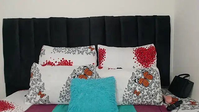 Miss-Berries online show from 04-01-26, 01:19