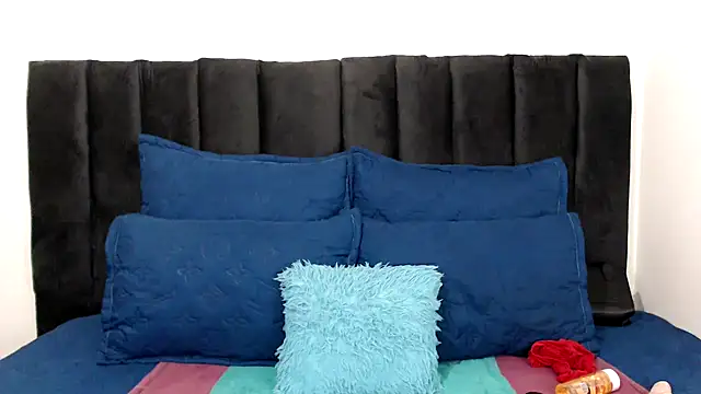 Miss-Berries online show from 03-20-26, 03:07