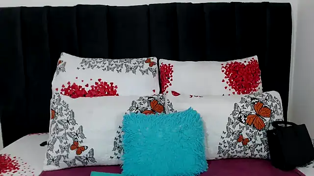 Miss-Berries online show from 03-29-26, 01:29