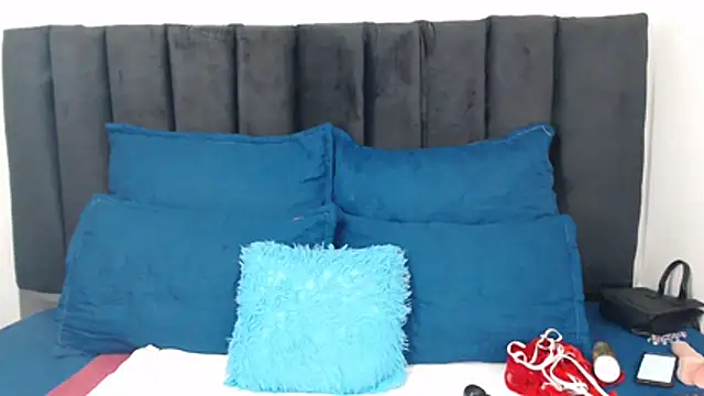 Miss-Berries online show from 04-13-26, 04:55