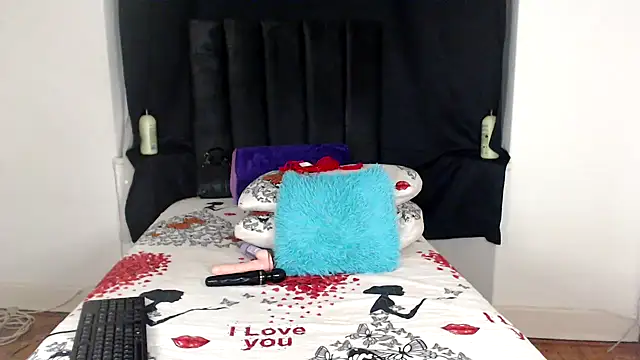 Miss-Berries online show from 12-20-25, 12:35