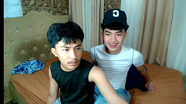 Snapshot of Urloverhardcock chatting on 02-10-26, 04:33 Urloverhardcock online show from 02-10-26, 04:33