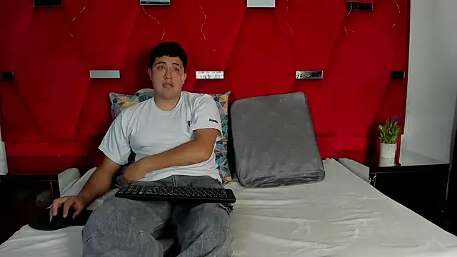 Emmaanddarling online show from 01-07-26, 02:22