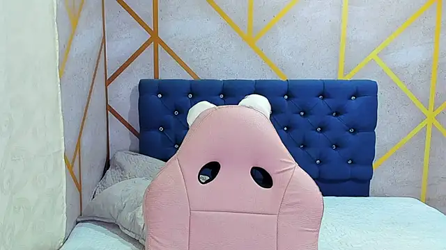  vaiolet owo online show from 02-12-26, 05:40