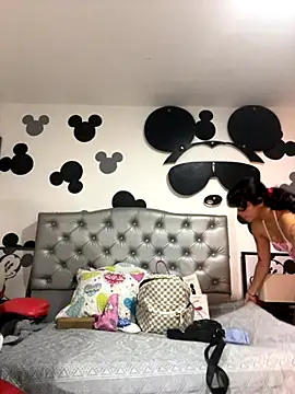 Snapshot of _vaiolet_owo chatting on 11-07-25, 05:01 vaiolet owo online show from 11-07-25, 05:01