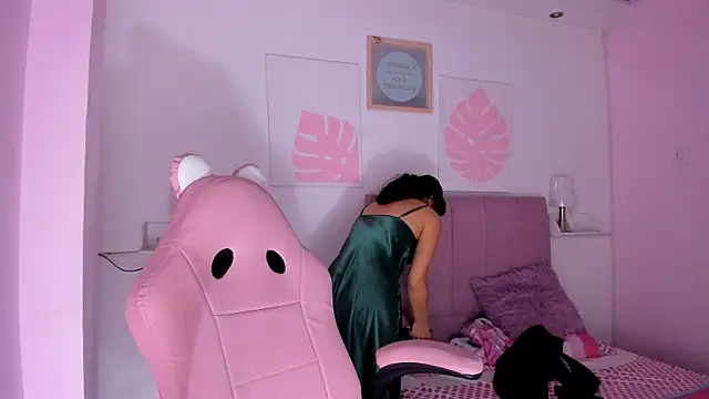  vaiolet owo online show from 12-18-25, 05:34