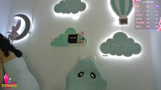  vaiolet owo online show from 12-20-25, 05:21