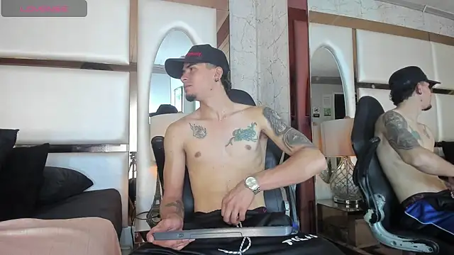 Snapshot of Sharon_Tyga20 chatting on 11-08-25, 01:14 Sharon Tyga20 online show from 11-08-25, 01:14