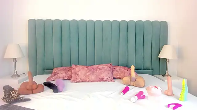 FrancescaSkuirt online show from 02-19-26, 04:48