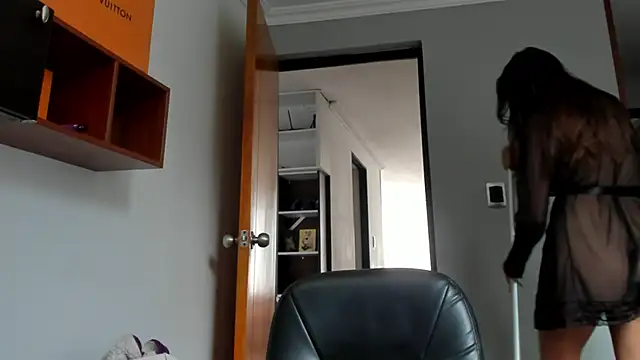 LilyGarcia online show from 06-09-26, 05:14