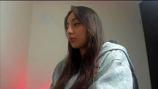 LilyGarcia online show from 05-13-26, 12:17