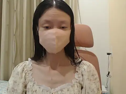 Lil-Cherries online show from 04-16-26, 03:35