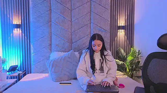 AuroraLanee  online show from 11-17-25, 08:29