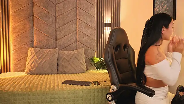 AuroraLanee  online show from 11-12-25, 07:07