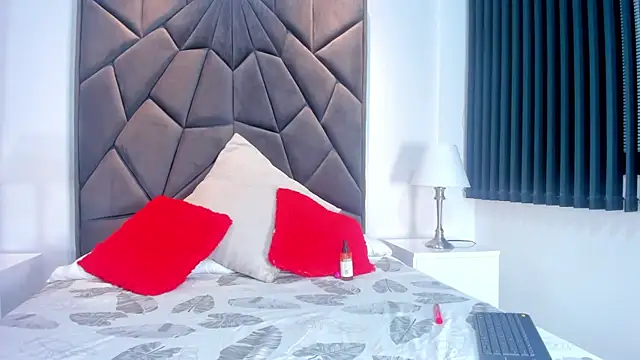 Bella Rousee  online show from 11-11-25, 03:56