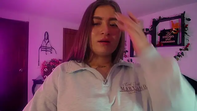 Snapshot of Cata_lover1 chatting on 02-02-26, 12:37 Cata lover1 online show from 02-02-26, 12:37