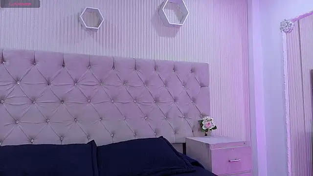 Snapshot of ZarinaWynne chatting on 08-05-26, 02:00 ZarinaWynne online show from 08-05-26, 02:00
